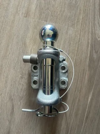 Bola de remolque extraíble