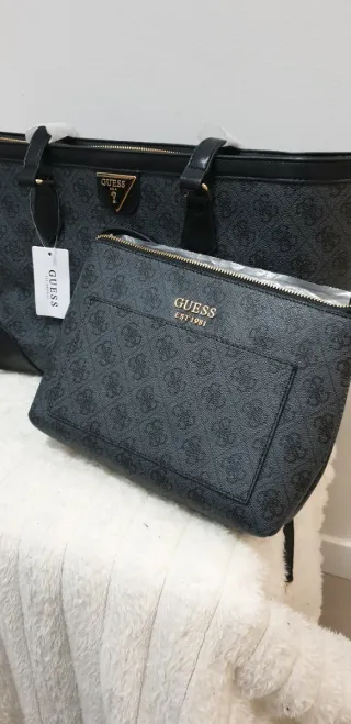 Bolso Negro Grande con Neceser