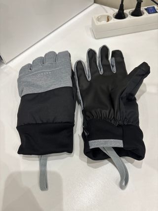 Guantes Wedze grises y negros