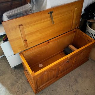 Baúl de madera de pino