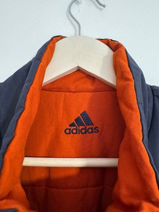 Cazadora reversible Adidas azul y naranja