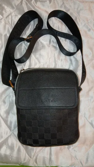 Borsello nero a scacchi