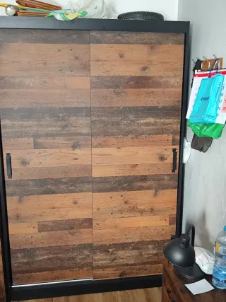 Mueble de Almacén Negro y Madera