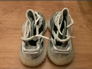Adidas Yeezy Boost 350 V2 Zebra