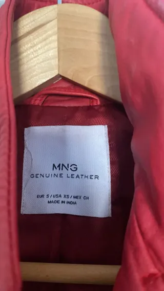 Chaqueta de piel marca Mango roja Talla S