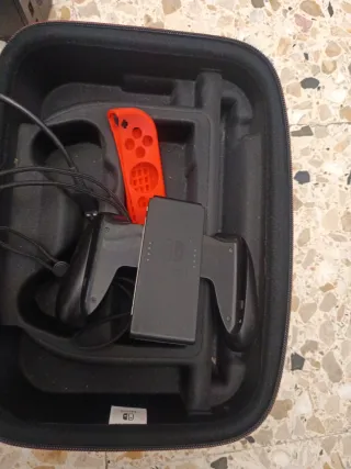 Nintendo Switch Gris/Negro y lote complementos