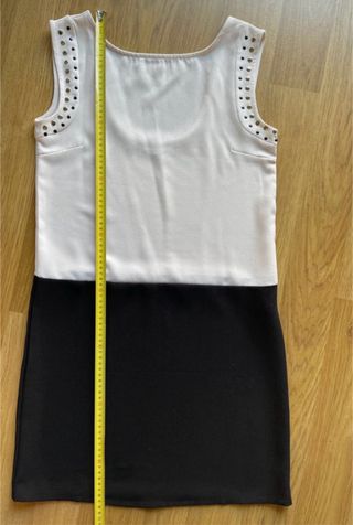 Vestido blanco y negro con tachuelas T.S