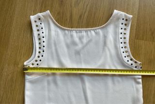 Vestido blanco y negro con tachuelas T.S