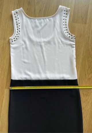 Vestido blanco y negro con tachuelas T.S