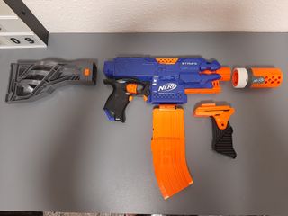 Nerf N-Strike (Ametralladora a pilas)