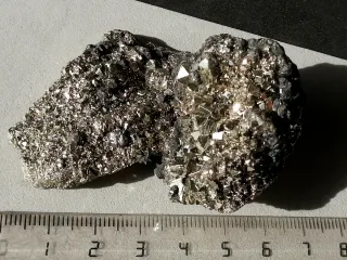 Cristales Pirita en Geoda