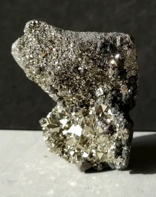 Cristales Pirita en Geoda