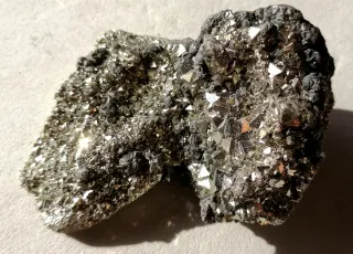 Cristales Pirita en Geoda