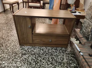 Mesa TV madera con cajón y puerta