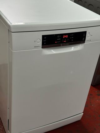 LAVAVAJILLAS BOSCH SERIE 4 DE TRES BANDEJAS