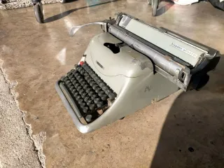 Máquina de escribir Hispano Olivetti Lexicon 80