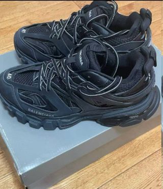 Proveedor de zapatillas ropa complementos