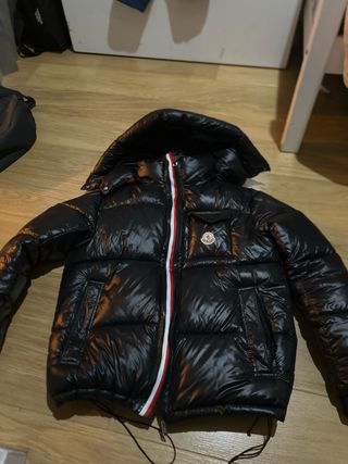 Proveedor de zapatillas ropa complementos