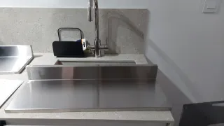 Estanterías de acero inoxidable.