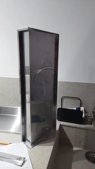 Estanterías de acero inoxidable.