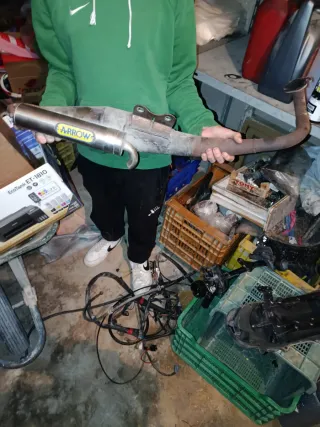 Escape Arrow Aprilia SR