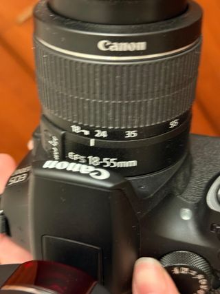 Canon EOS 1300D + Trípode Manfrotto + Flash 220EX.