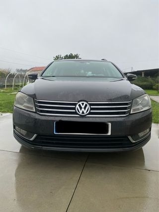 Parrilla frontal Passat B7 con emblema