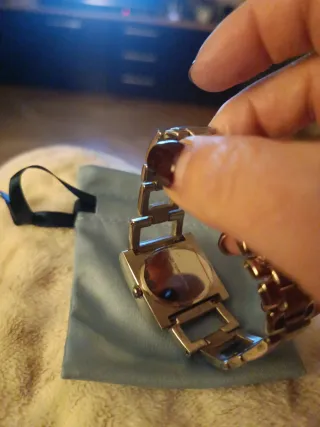 Reloj de chica con esfera naranja