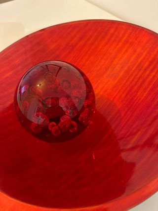 Centro de mesa rojo con bola de cristal