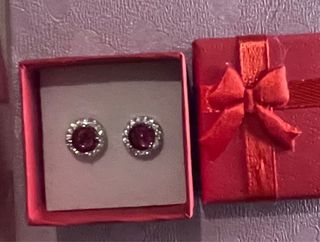 Orecchini rossi con zirconi