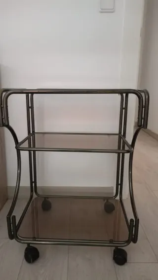 Mesa auxiliar TV con ruedas