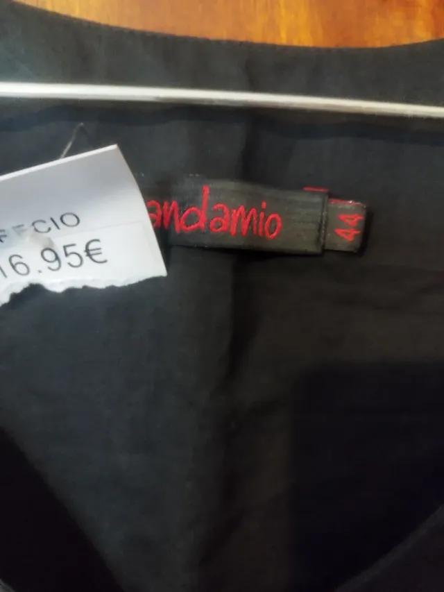 Vestido negro sin mangas bordado talla 44