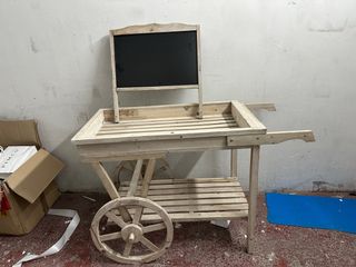Carrito de madera con pizarra. Dos unidades