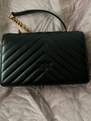 Bolso Pinko Negro con Cadena Dorada