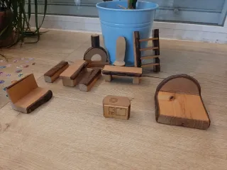 Casita de árbol de madera equipada
