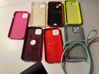 iPhone 13 con 6 fundas