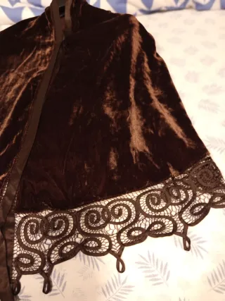 Mantilla antigua de terciopelo marrón