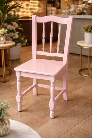 Sillas de madera rosas