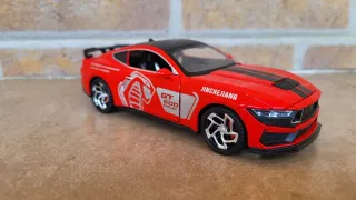 Ford Mustang Shelby GT a escala