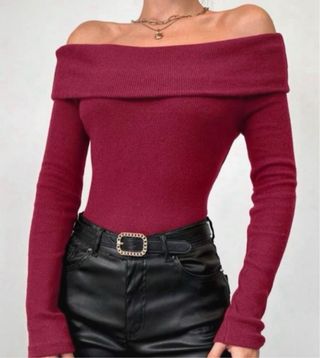 Jersey hombros descubiertos.