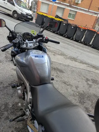 Yamaha FZS 600 Fazer Negra/Gris