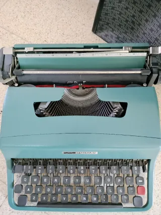 Máquina de escribir Olivetti Lettera 32