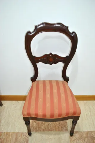 Antiguas sillas isabelinas