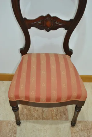 Antiguas sillas isabelinas