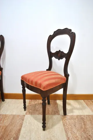 Antiguas sillas isabelinas