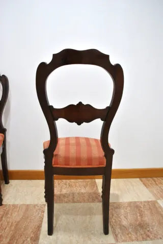 Antiguas sillas isabelinas