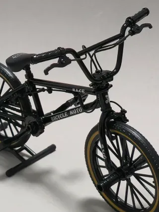 Miniatura Bicicleta BMX Freestyle + Soporte