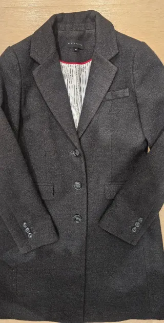 Abrigo marca Tintoretto. Talla M. Sin estrenar