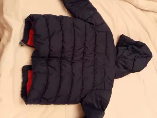 Cazadora Benetton azul con forro rojo