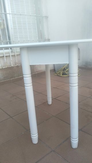 Mesa extensible blanca de plástico